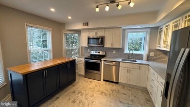 Building Photo - 7225 Steamerbell Row