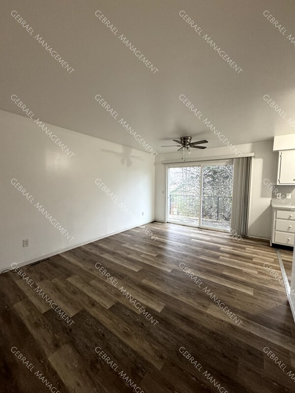 Building Photo - 3478 Ridgecliffe Dr