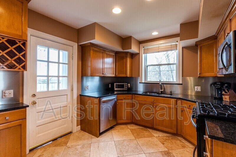 Foto principal - 8421 Colonial Ln