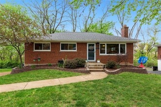Building Photo - 9604 Greenview Dr