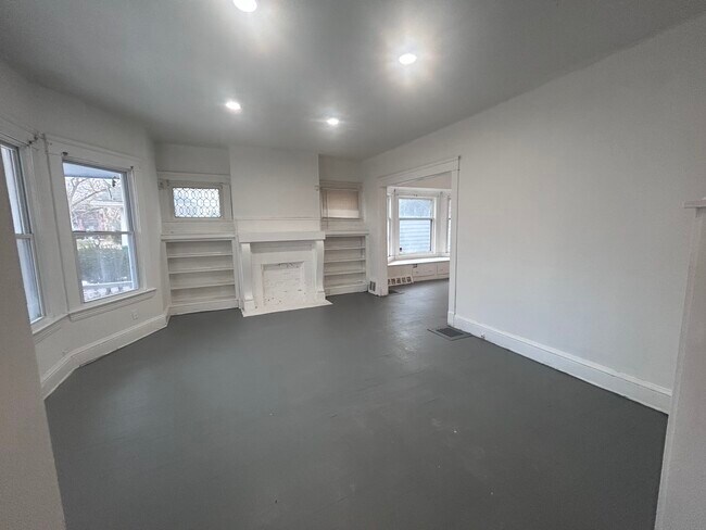 Building Photo - 12206 Locke Ave