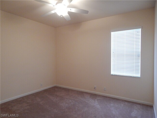 Foto del edificio - 823 SW 28th Terrace