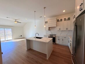 Building Photo - 9301 N Lenox Ave