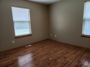 Building Photo - 16 Rocky Ridge Dr