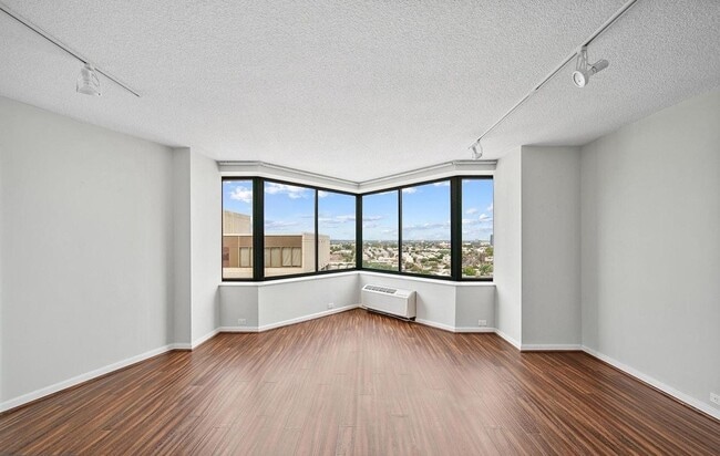 Photo - 2001 Hamilton Street Apartment