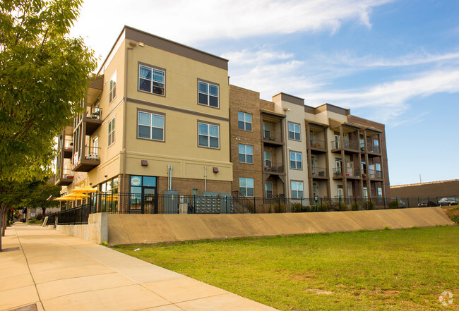 Building Photo - District Lofts