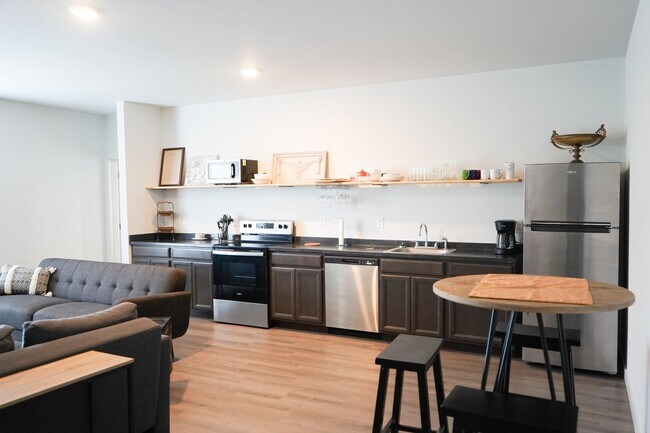 Building Photo - Furnished Residence