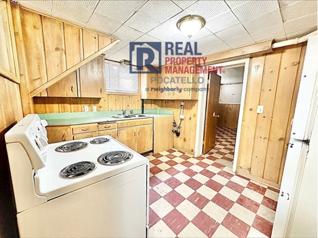 Building Photo - 651-655 W Lander