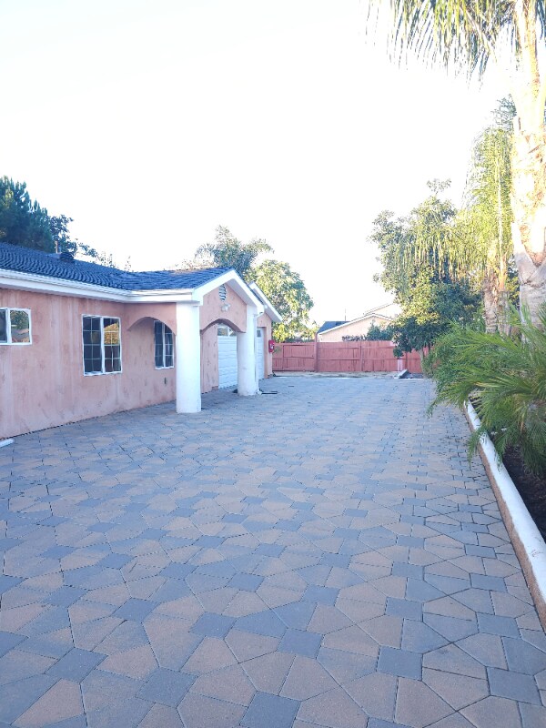 Foto del edificio - 2811 N Wilmington Ave