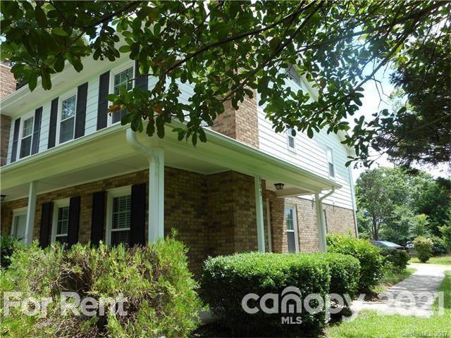 Foto principal - 8001 Carmel Rd