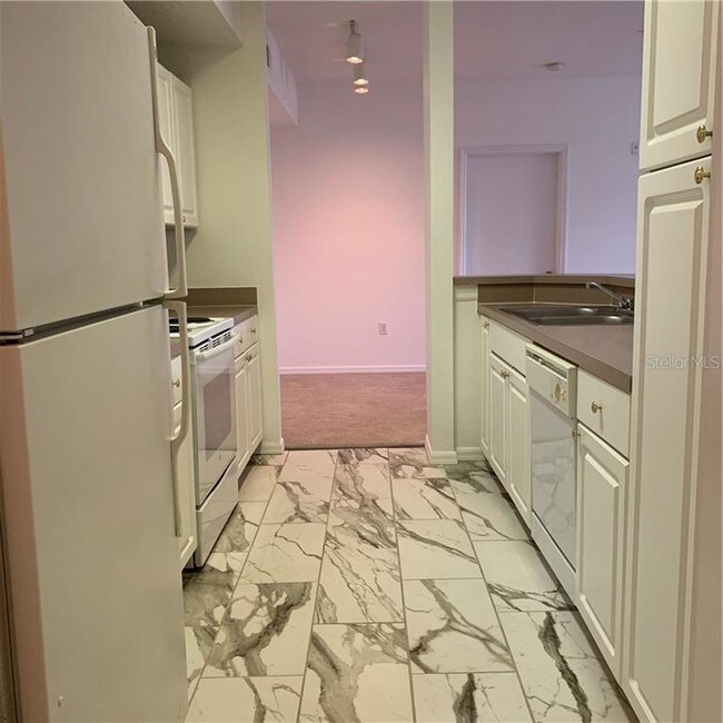 Foto del edificio - 5554 Metrowest Blvd