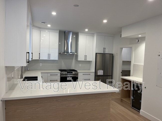 Building Photo - 2274-2274 Woodlawn St