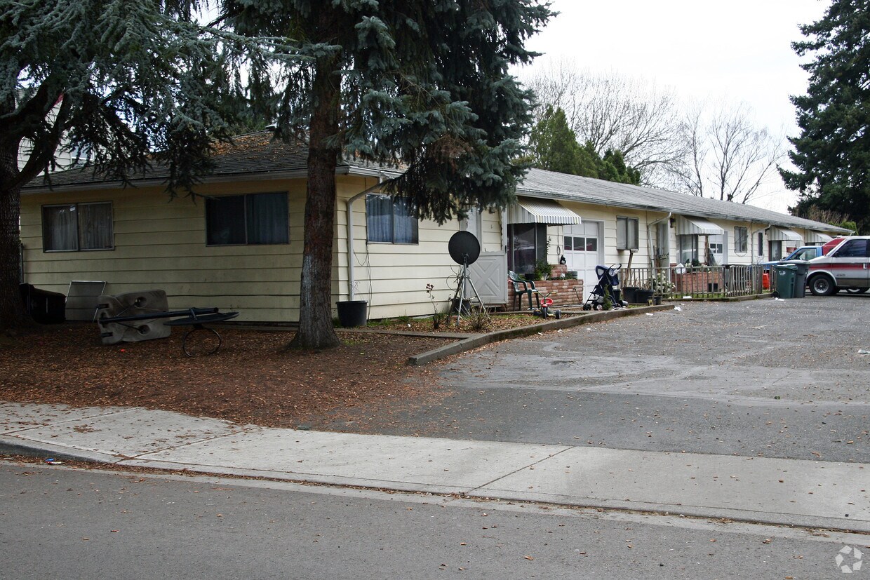 1412 SE Oak St, Hillsboro, OR 97123 Apartments in Hillsboro, OR