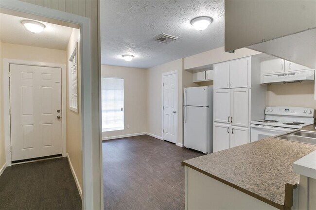 Building Photo - 5010 Carmona Ln