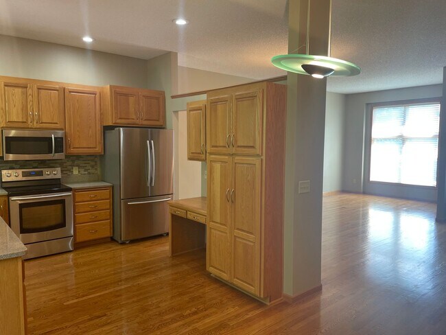 Foto del edificio - Amazing Eagan SFH w/Open Concept, and Outs...
