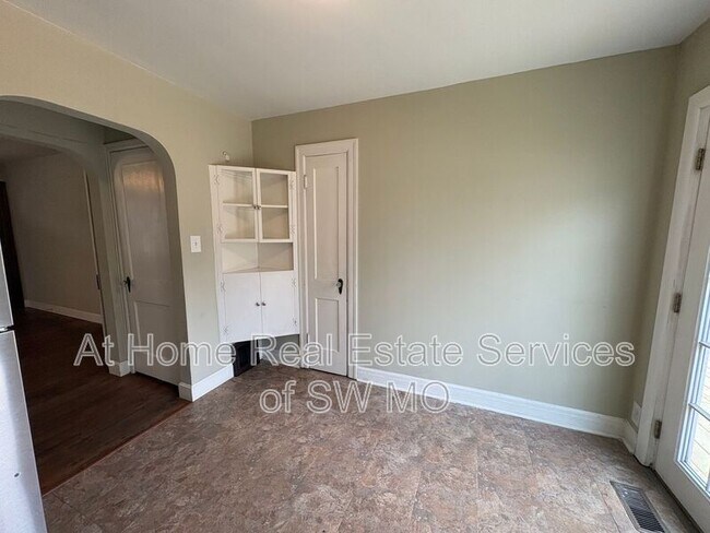 Foto del edificio - 1913 S Dollison Ave