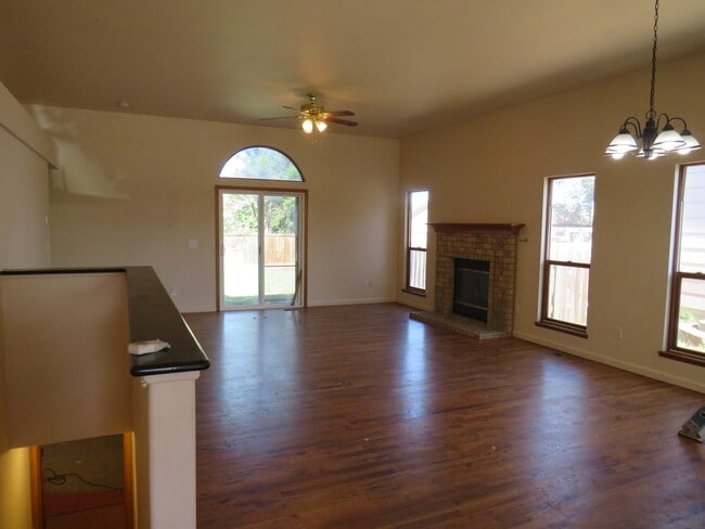 Foto del edificio - 1434 S Canoe Creek Dr