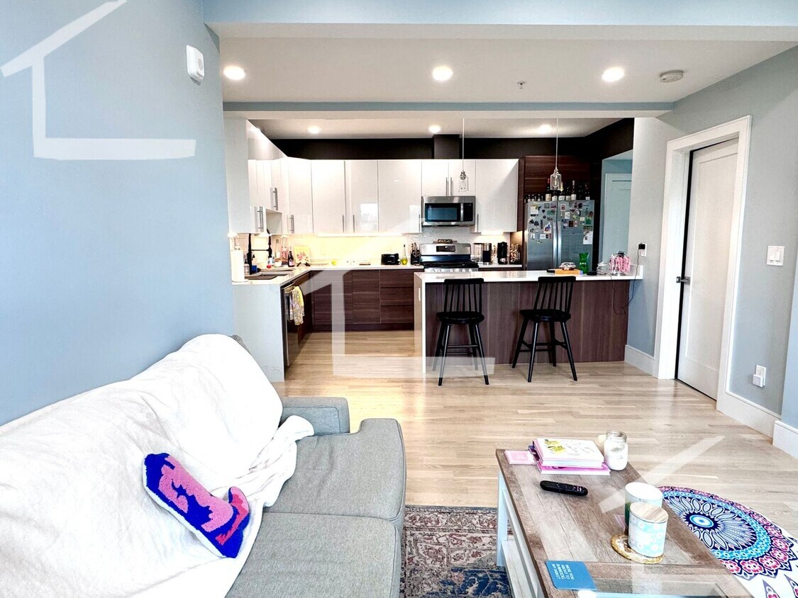 Primary Photo - 9/1 No Fee! Newly renovated 4BR/2BA in the...