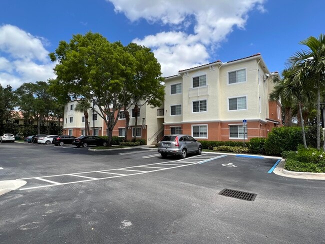 Building Photo - 9825 Baywinds Blvd