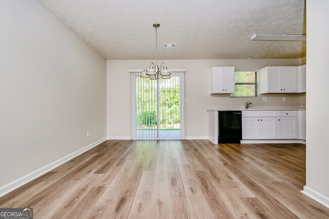 Foto del edificio - 4276 Old Lake Dr