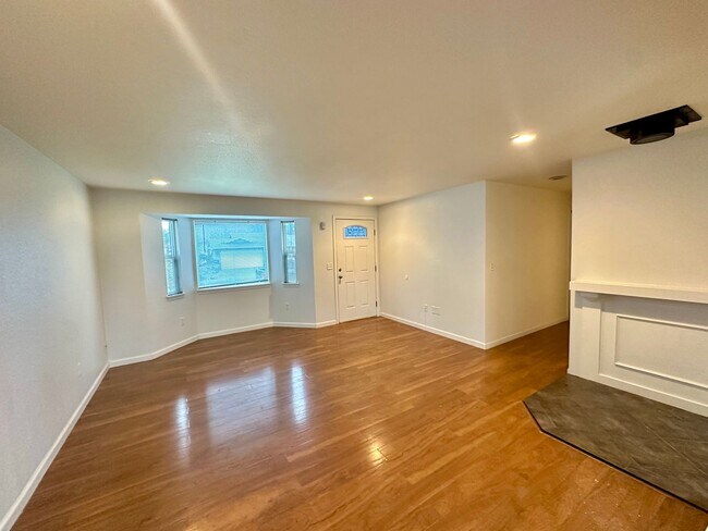 Building Photo - 3 Bedroom 2 Bath Rambler for Rent in Marys...
