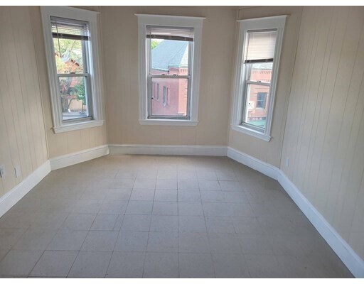Building Photo - 176 River St