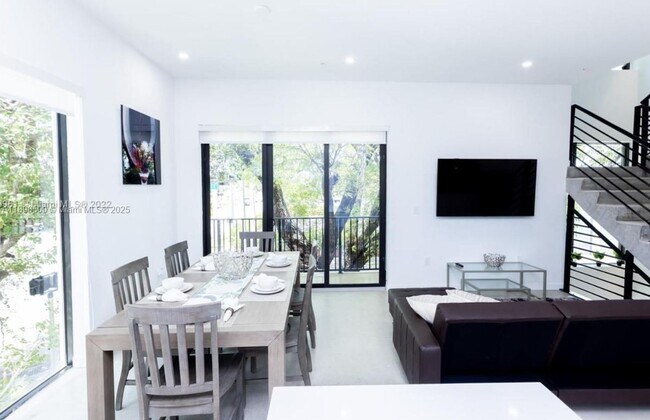 Foto del edificio - 7107 NE 4th Ct