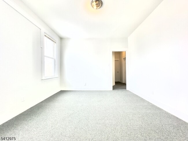 Building Photo - 476 Grove St