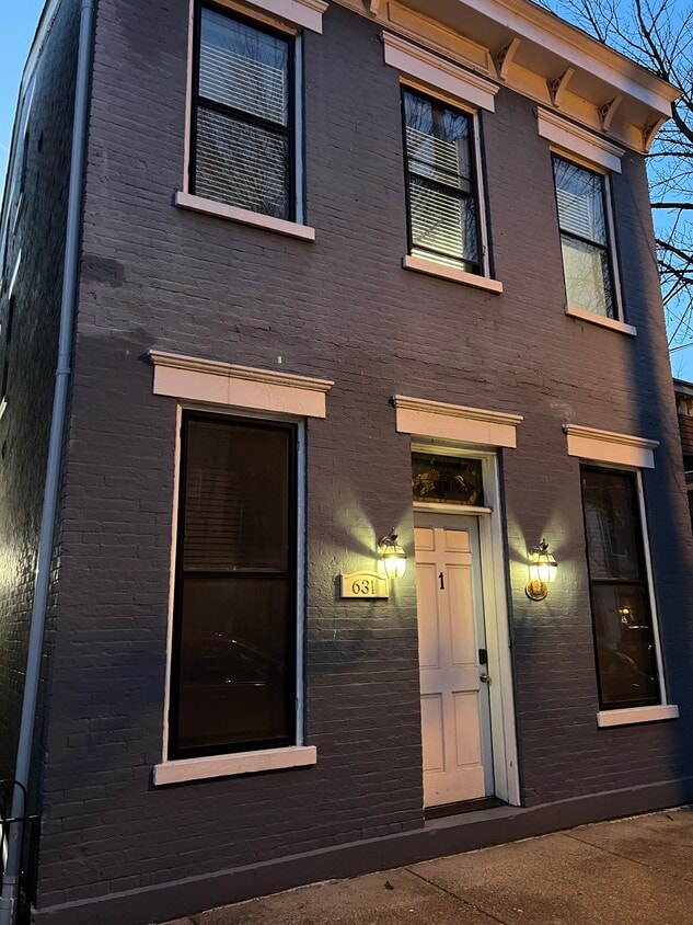 Bakewell view - 631 Bakewell St