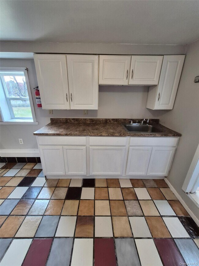 Foto del edificio - 2071 Ulster Ave