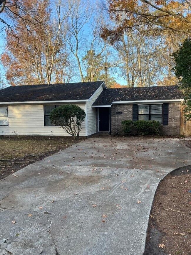 Building Photo - 105 Drake Ct