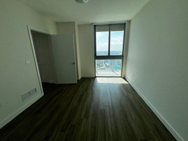 Foto del edificio - 529 SW 3rd St