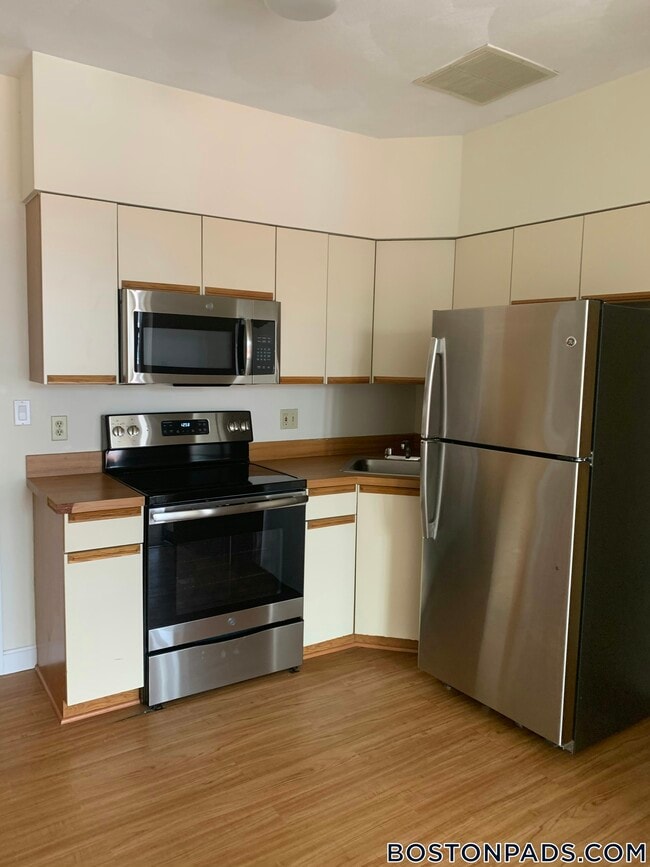 Building Photo - 81 Essex St