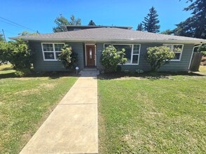 Building Photo - 114 SE 218th Ave