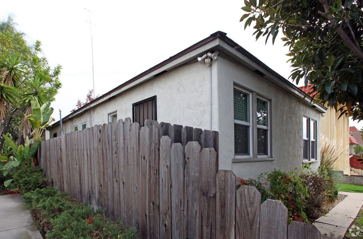 Building Photo - 3965 Mississippi St