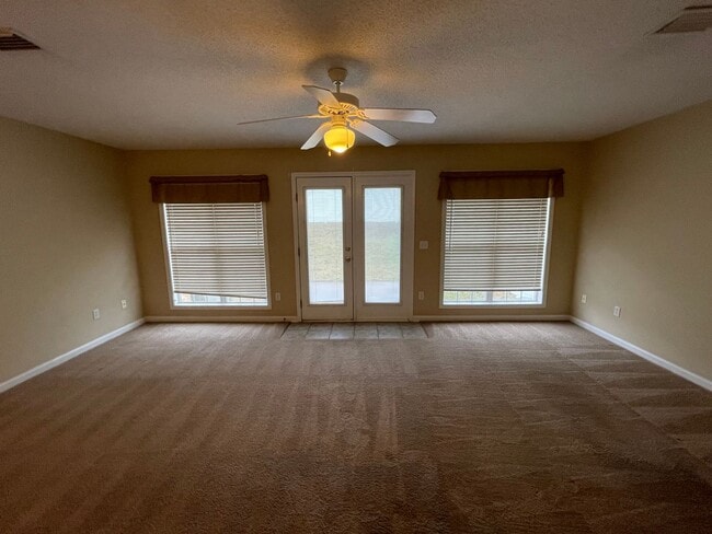 Building Photo - 101 S Spring View Dr