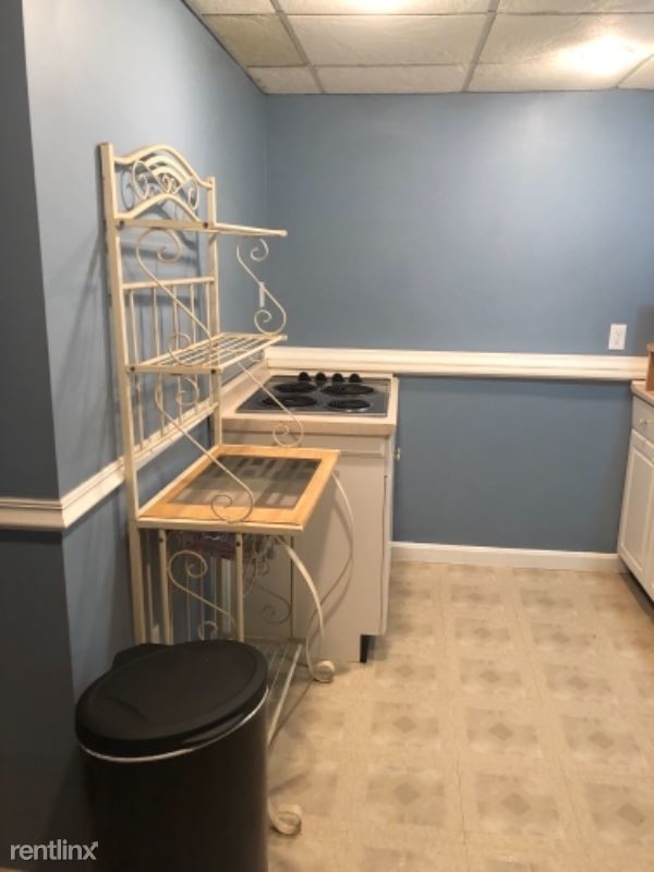 Building Photo - 1 br, 1 bath Apartment - 14 Huckins Dr