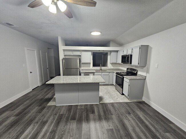 Foto del edificio - 919 Crestwood Dr