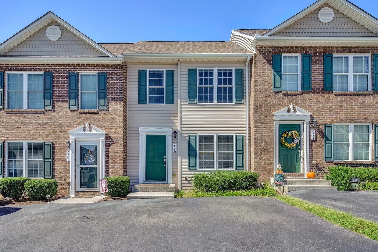 6766 Village Green Dr, Roanoke, VA 24019 Townhome Rentals in Roanoke