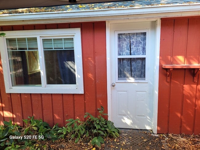 Building Photo - Stanwood Studio!