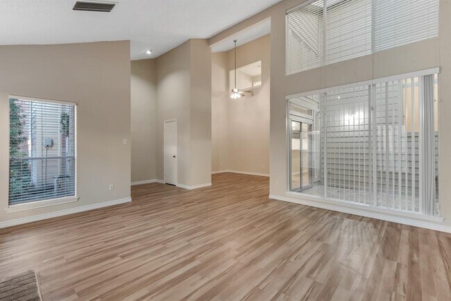 Building Photo - 955 Memorial Village Dr