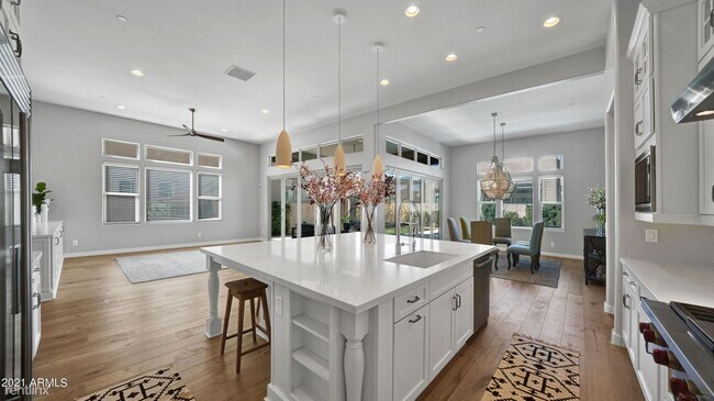 Building Photo - 2 br, 3 bath House - 7238 E Thorntree Dr