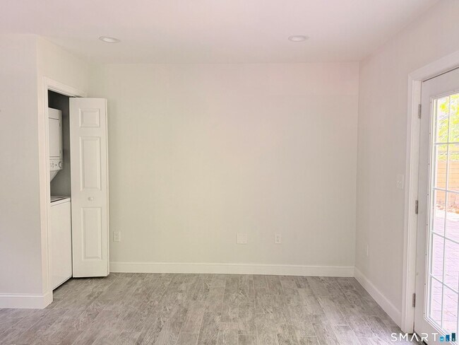 Foto del edificio - 1083 Whalley Ave