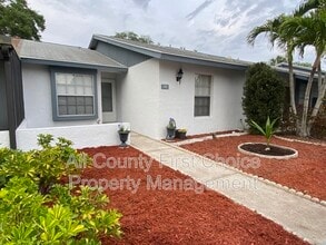 Building Photo - 7315 Parkside Villas Dr