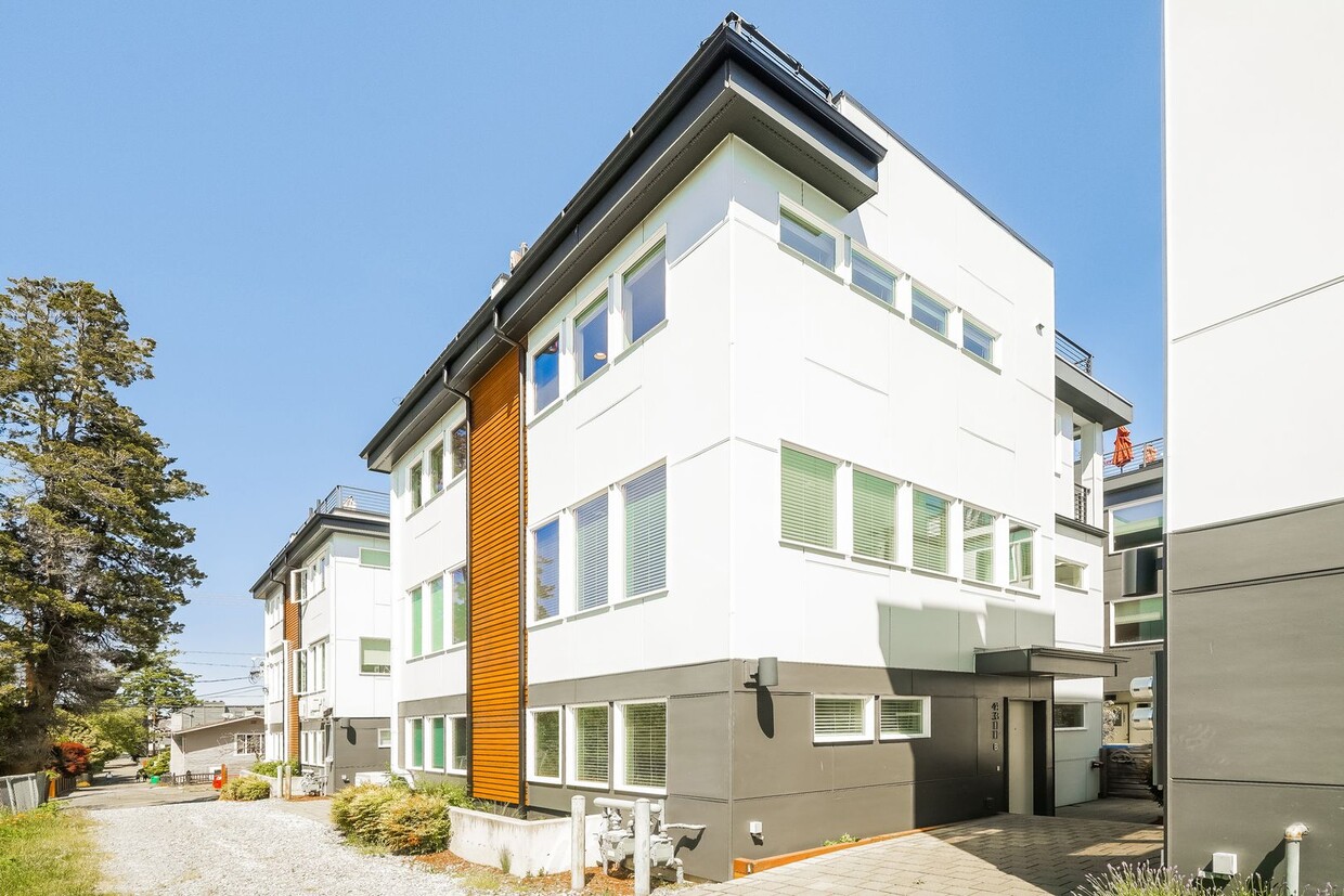 Airy 2-Bed Townhome with Private Rooftop &... - Airy 2-Bed Townhome with Private Rooftop &...