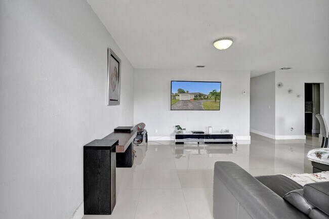 Foto del edificio - 3322 McKinley St