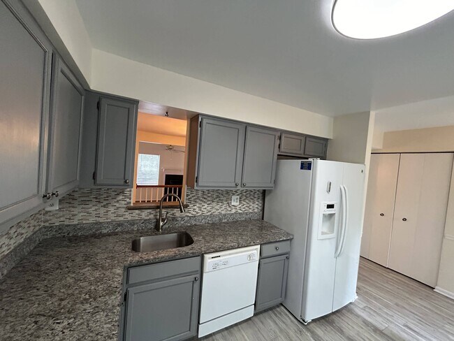 Building Photo - 14820 Ashford Ct