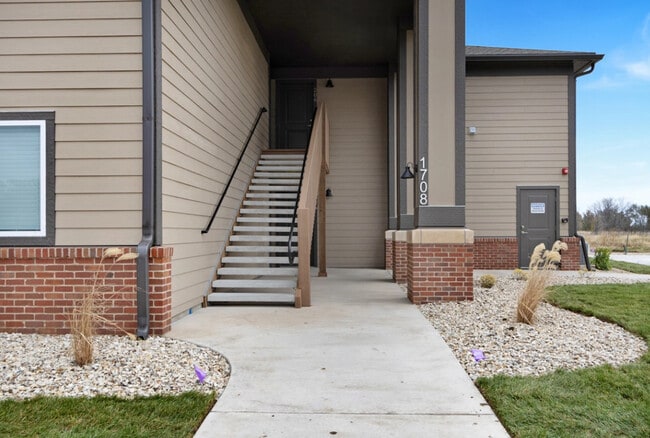 Building Photo - Golden Ridge