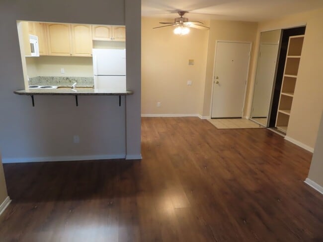 Building Photo - Two Bedroom Condo in Golden Hill