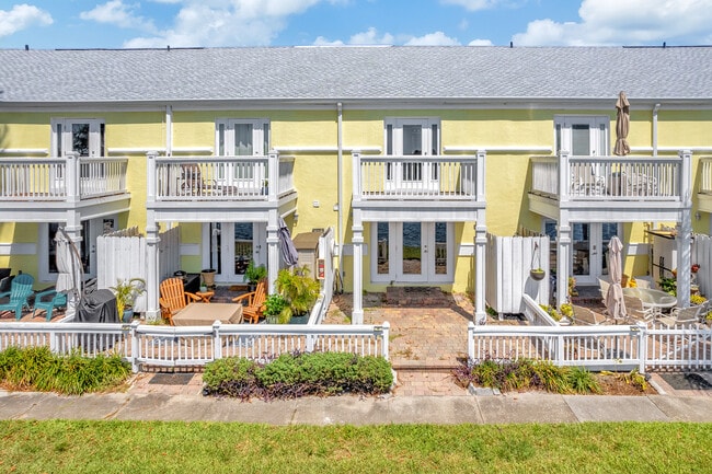Building Photo - 3743 Pompano Dr SE